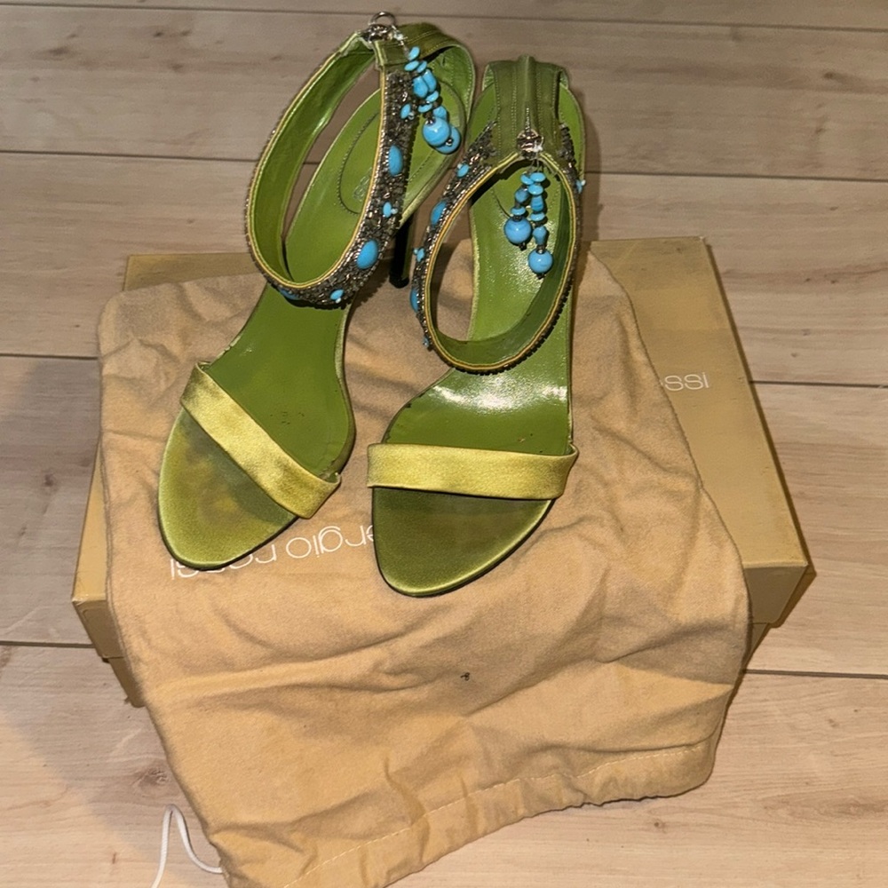 Like NEW Sergio Rossi Green Heels